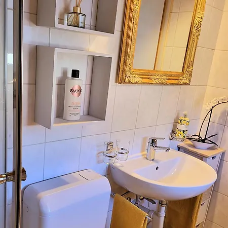 公寓 Traumhaftes In Nur 200m Vom Maggiore Entfernt